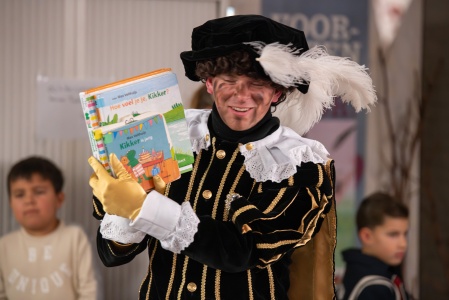 2025-11-23 Sint leest voor-21